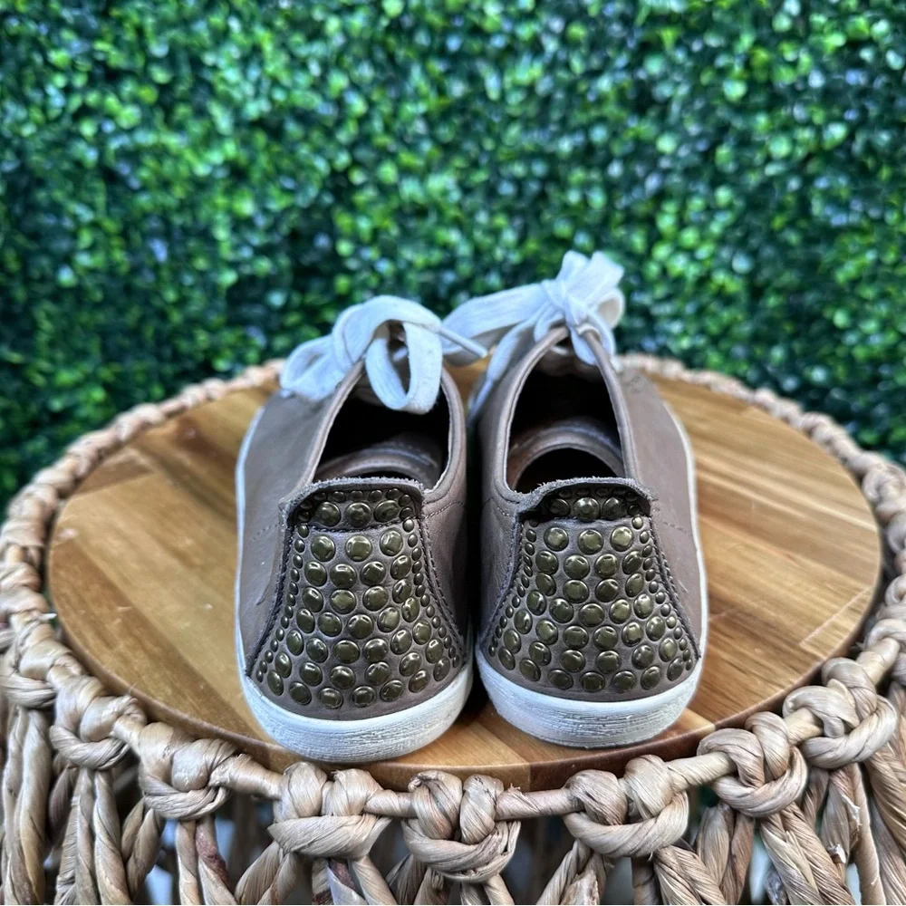FRYE Kira Distressed Studded Taupe Leather boho Low Top Lace Up Sneakers‎